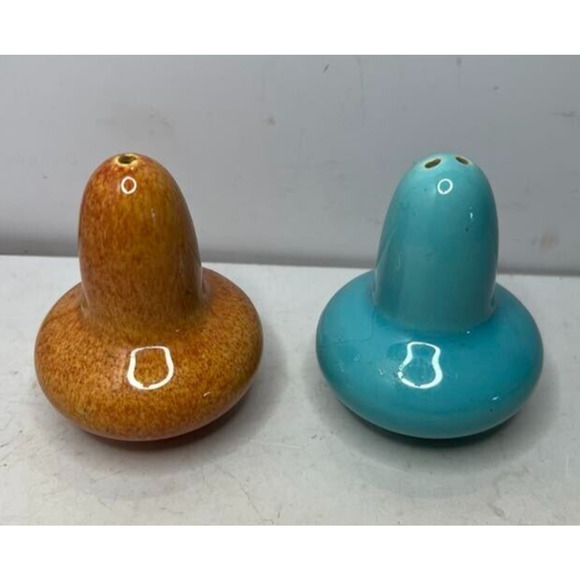 Franciscan Ceramics Other - 1940 Franciscan sunglow and Glacial Blue el patio salt and pepper shakers